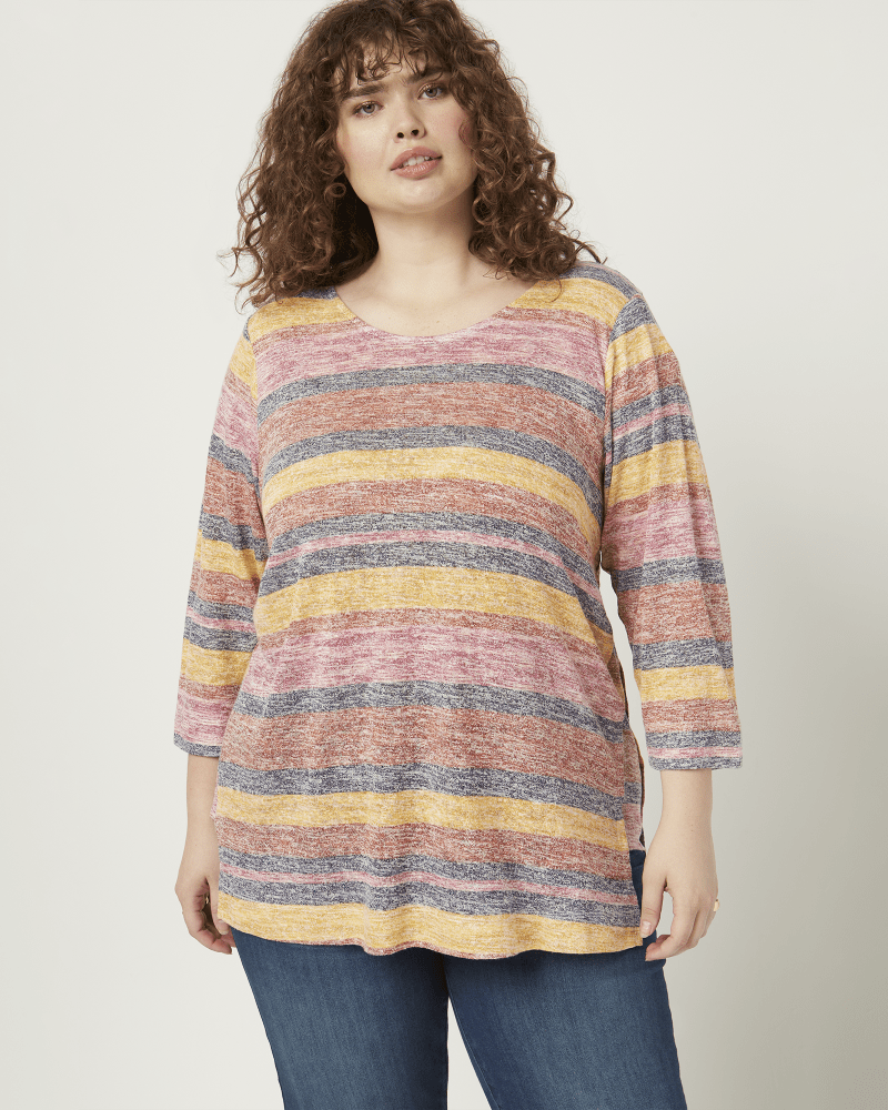 Front of a model wearing a size 1X Saylor Step Hem Tunic in Navy / Terracotta by Molly & Isadora. | dia_product_style_image_id:210680